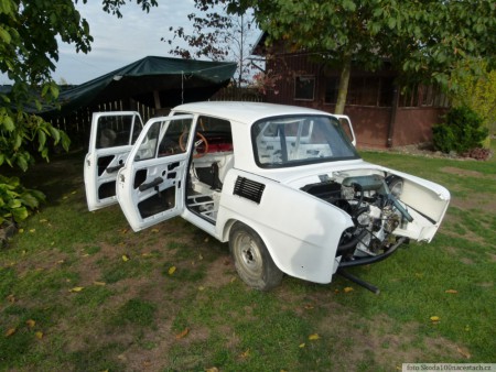 Začíná to vypadat jako auto.